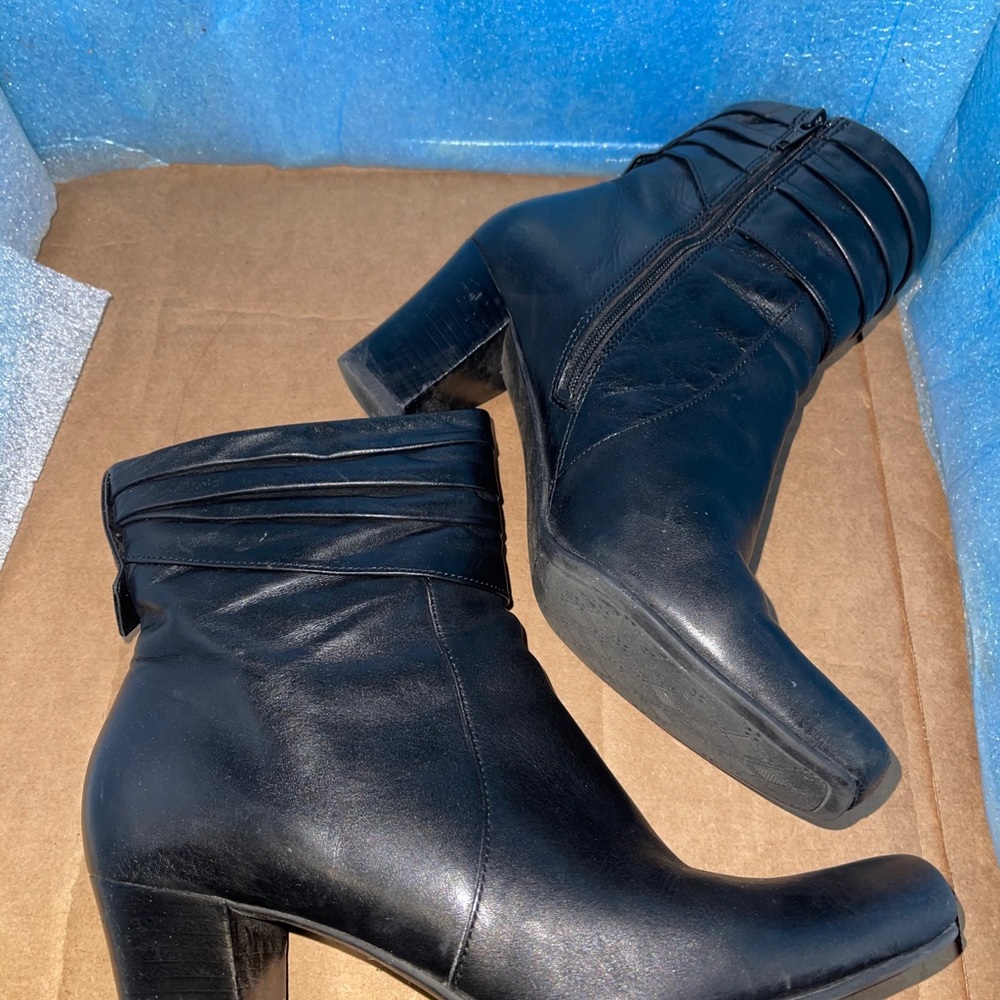 Booties. - Picture 7 of 9